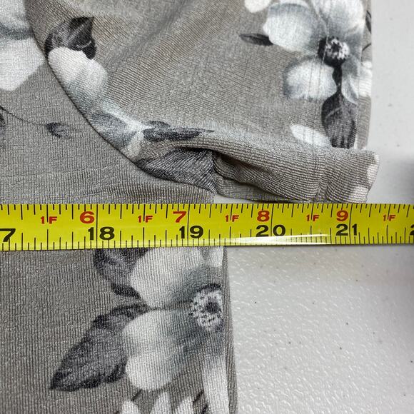 Vintage Desire Gray White Floral Short Sleeve Button Down Flowy Top Blouse M - Picture 6 of 7